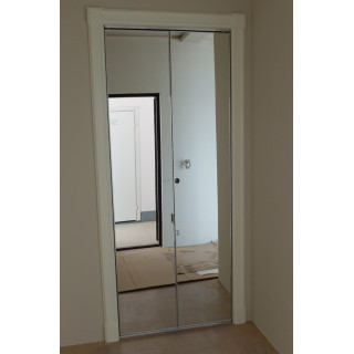 Зеркальная складная дверь модель 2700 1520х2050